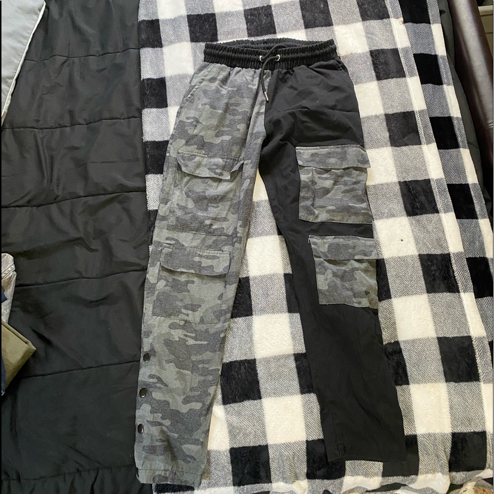 BoohooMan Split pants